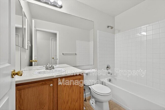 Building Photo - 5241 Helena St