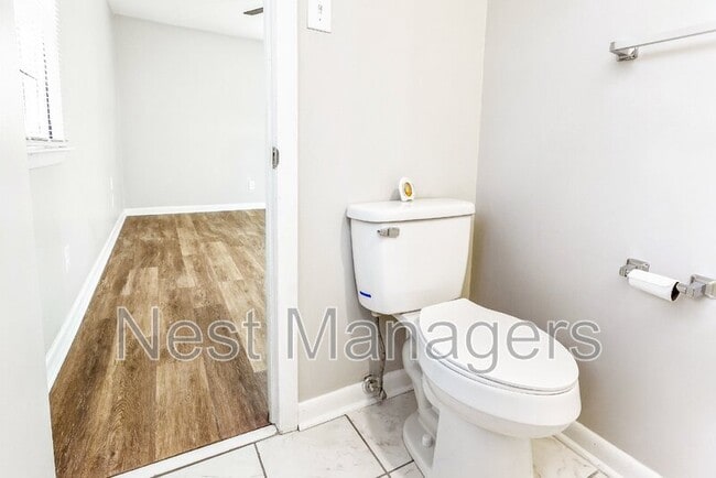 Building Photo - 1089 Essex Pl
