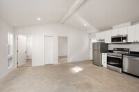 Building Photo - 126 1/2 Franklin Ct