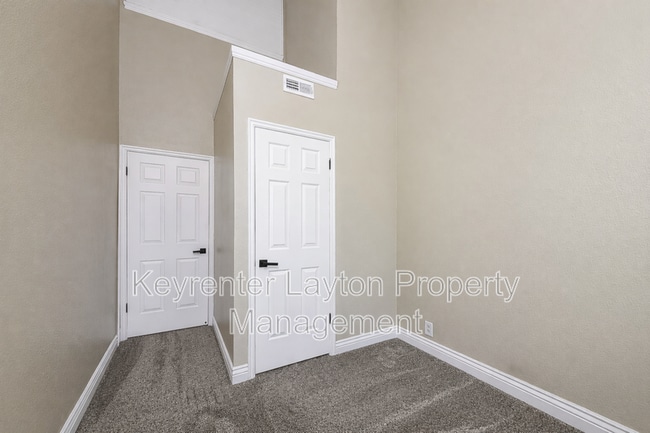 Building Photo - 650 S Main St