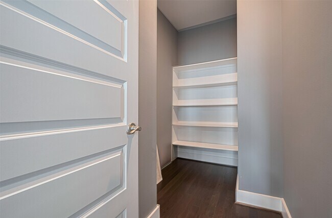 Building Photo - 4318 Center St