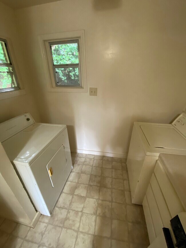 Building Photo - 280 Peabody St