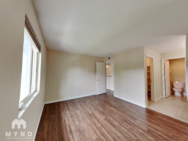 Building Photo - 530 E Patriot Blvd