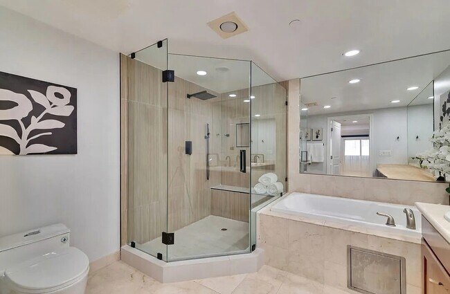 Building Photo - 1878 Greenfield Ave