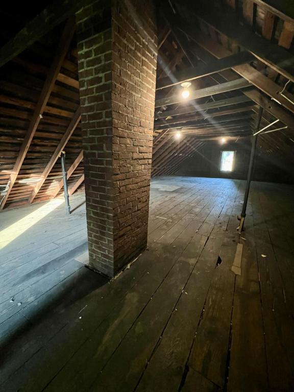 Building Photo - 301 Folts St