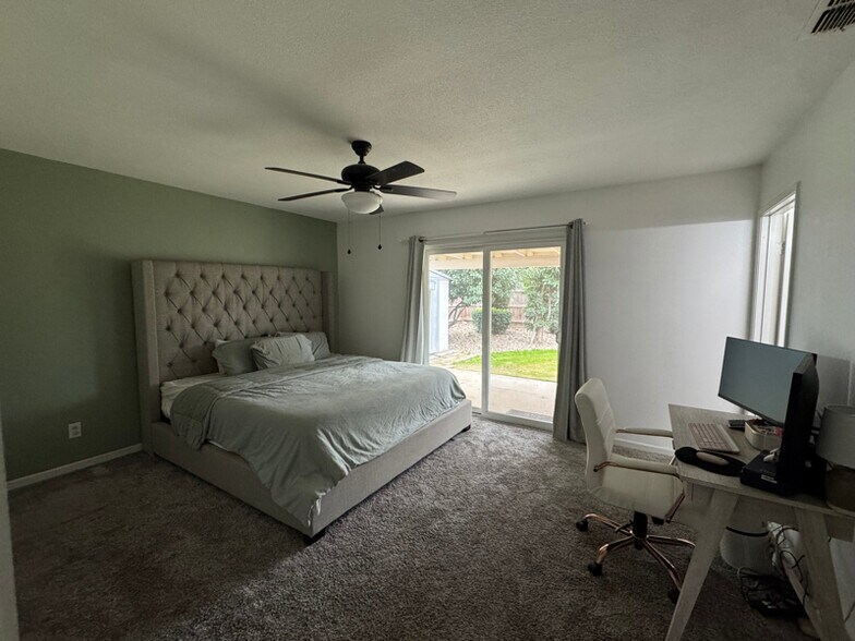 Building Photo - 2804 Sandlewood Dr