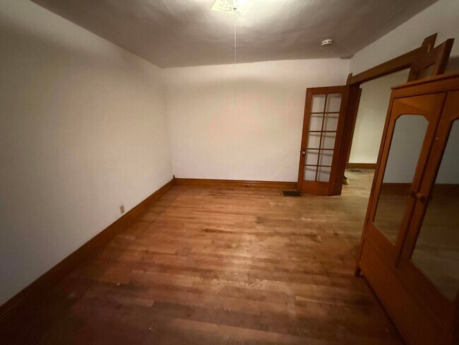 Building Photo - 208 Freeman Ave