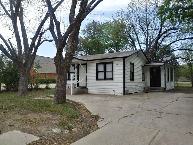 Primary Photo - 1 Bedroom 1 Bath Duplex