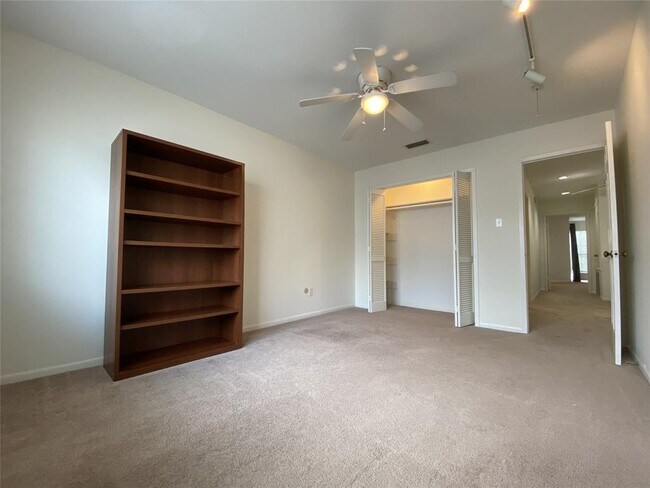Building Photo - 2728 W Holcombe Blvd