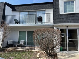 Building Photo - 1115 Royal St George Dr