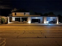 Building Photo - 850 Main St