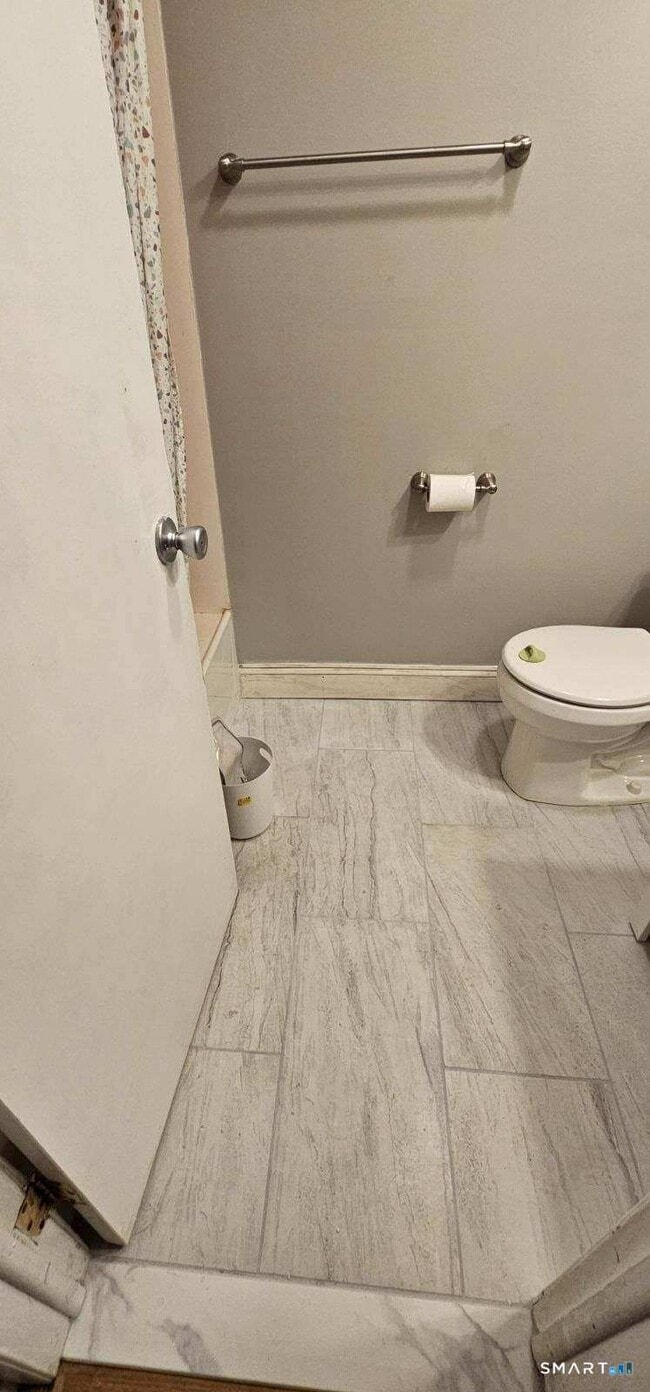 Building Photo - 165 Towne House Rd