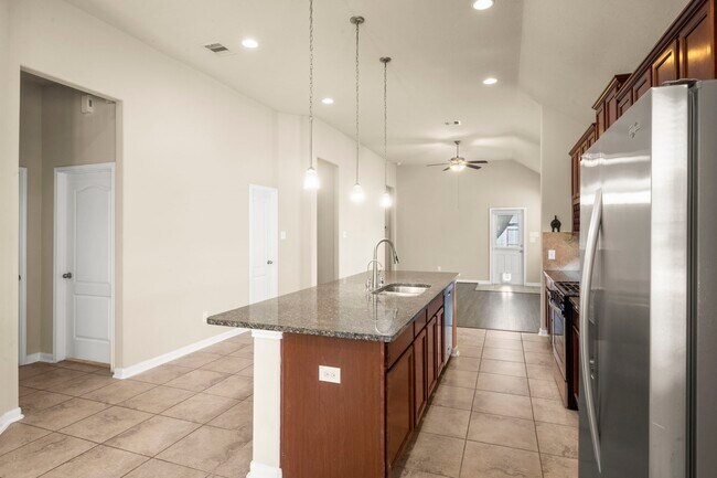 Building Photo - 3835 Raintree Village Dr
