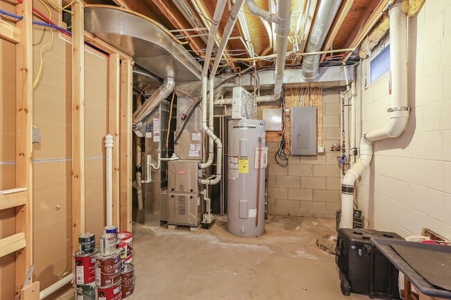 Building Photo - 319 W 2nd Ave