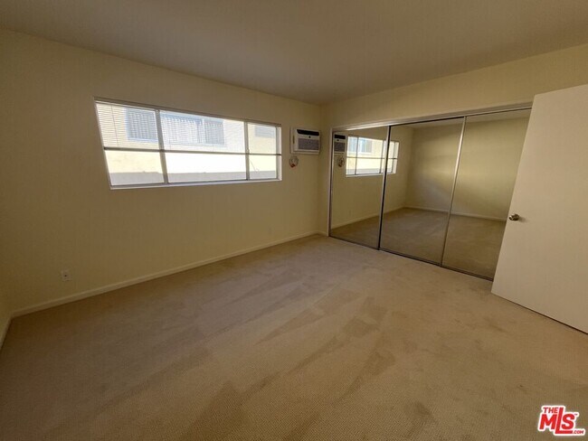 Building Photo - 11937 Darlington Ave