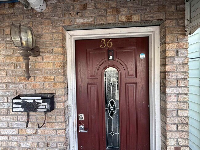 Building Photo - 36 W 9th St