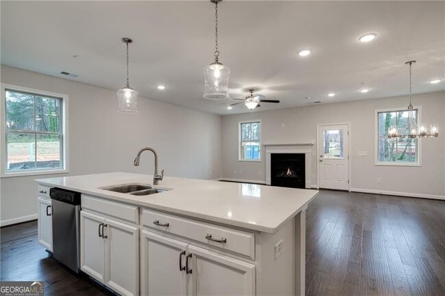 Building Photo - 1095 Lawanna Dr