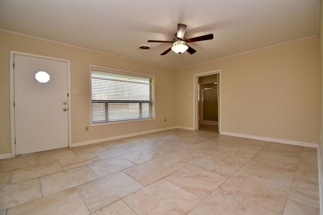 Building Photo - 4 Bed, 2 Bath Home in Ruston!