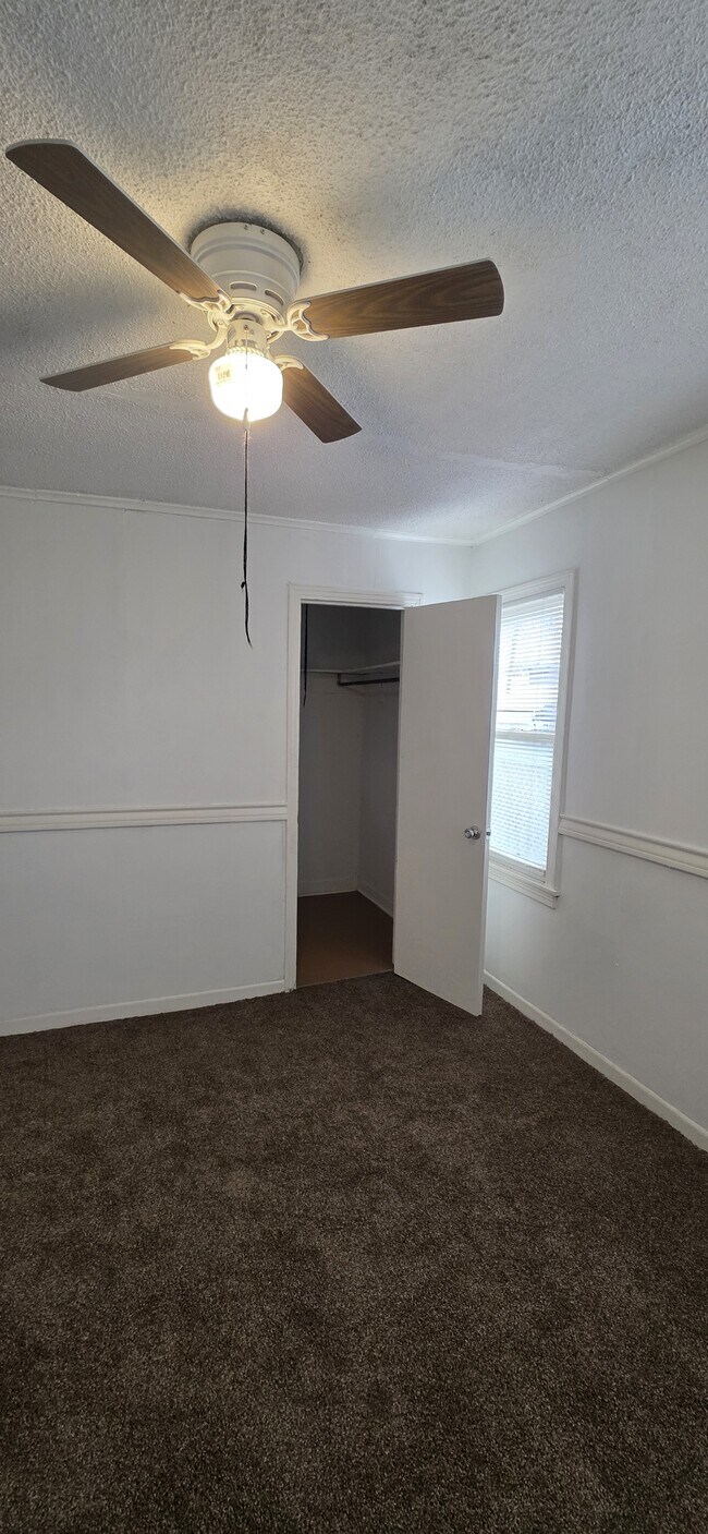 Building Photo - 1907 S Seminole St