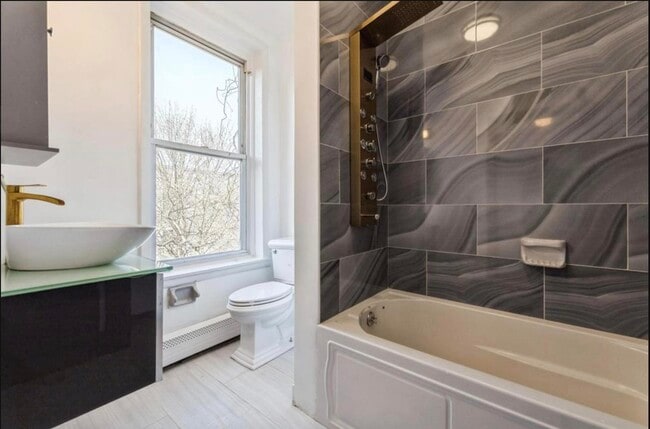 Building Photo - 291 Forrest St