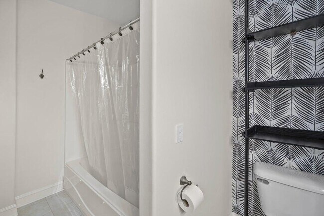 Building Photo - 1905 N Water St