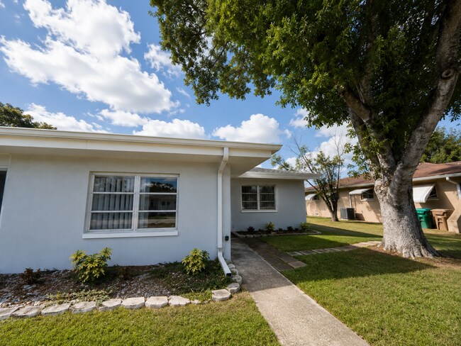 Building Photo - Cozy 2/2 Duplex