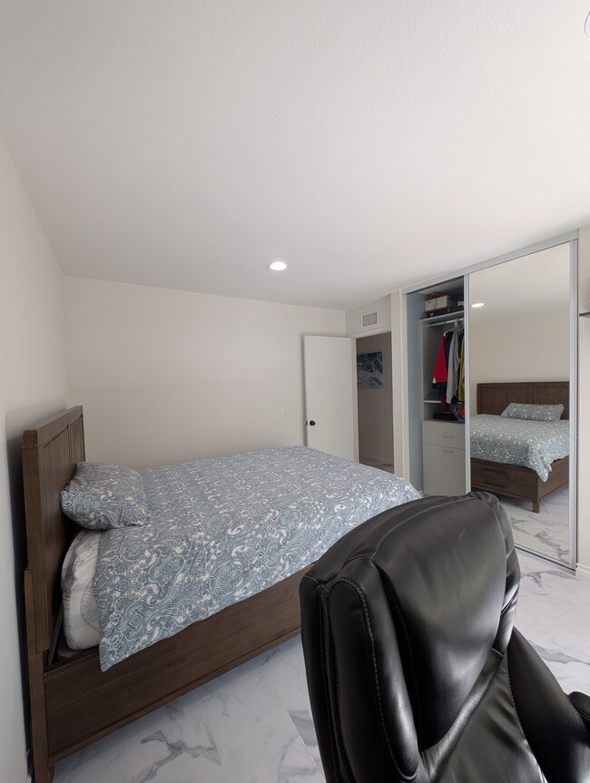 Building Photo - 42 Almond Tree Ln