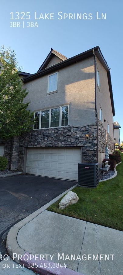 Building Photo - Beautiful Salt Lake Townhome!!!