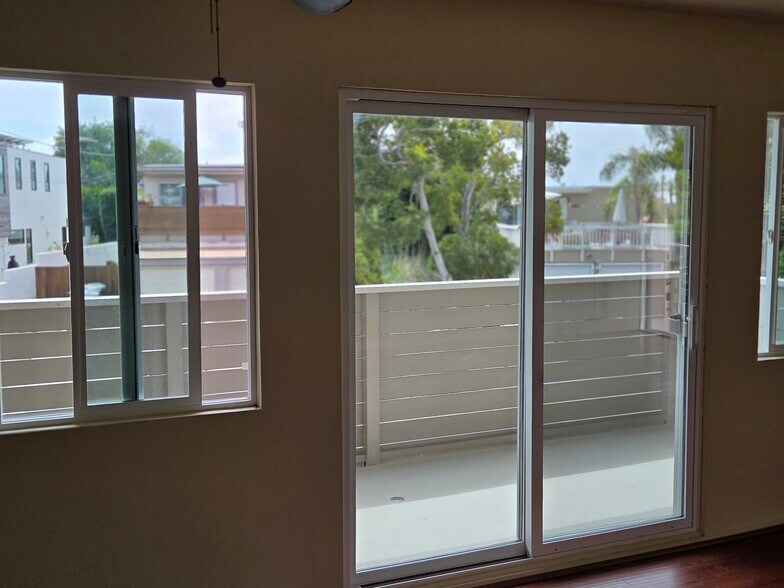 Balcony - 1809 Cambridge Ave