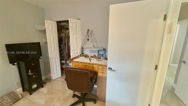 Building Photo - 329 SE 3rd St