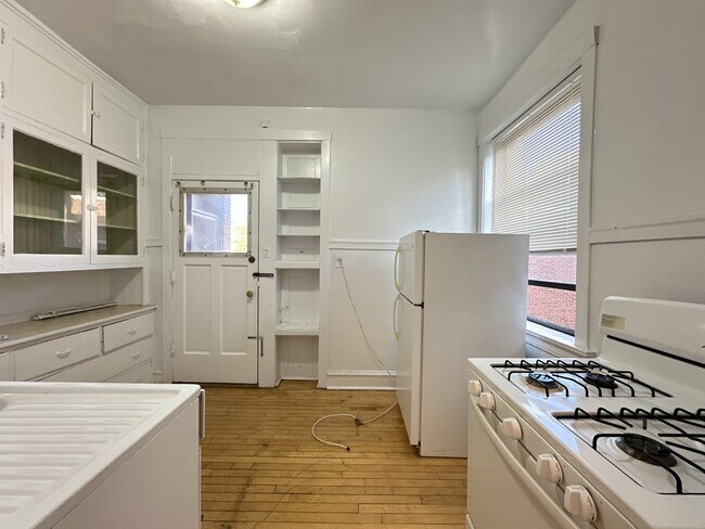 Building Photo - 1312 Oak Ave