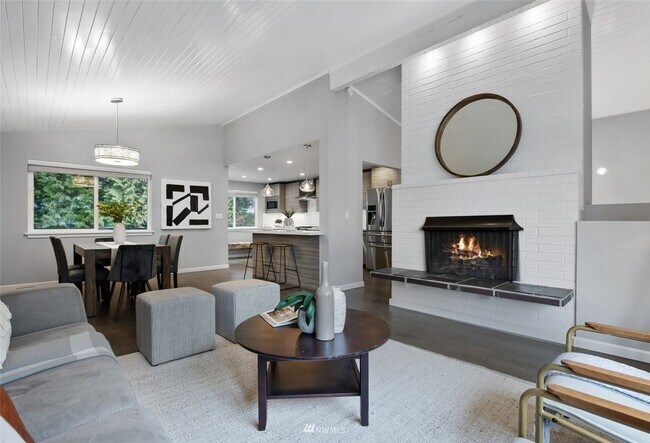 Building Photo - CLICK "REQUEST A TOUR" NOW!