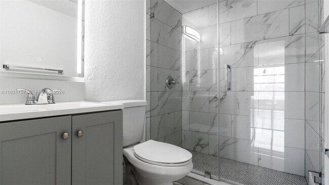 Building Photo - 4158 Inverrary Dr