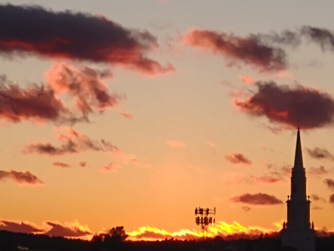 Sunset views - 893 Farmington Ave