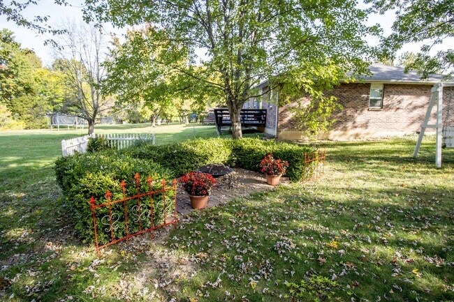 Building Photo - 3 bed, 2.5 bath Duplex