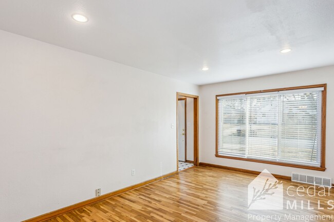 Building Photo - Bright and Roomy Split Level in Crown Heig...