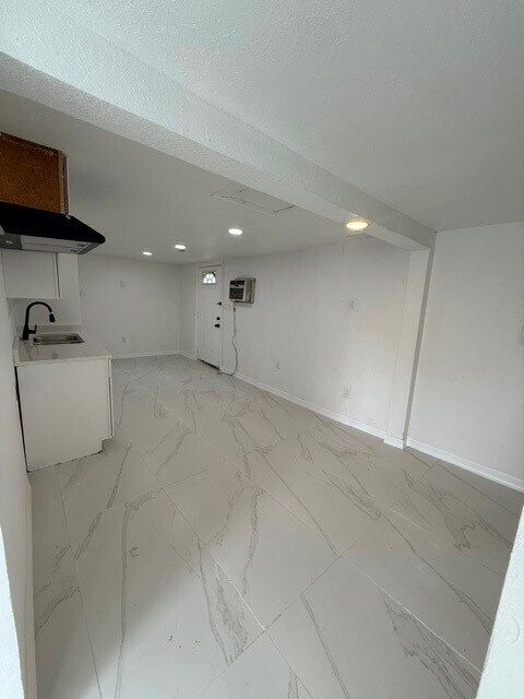Building Photo - 2210 Clementine