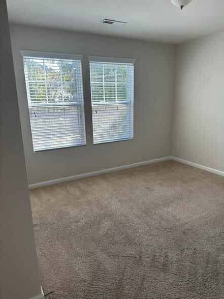 Building Photo - 1842 Swan Dr