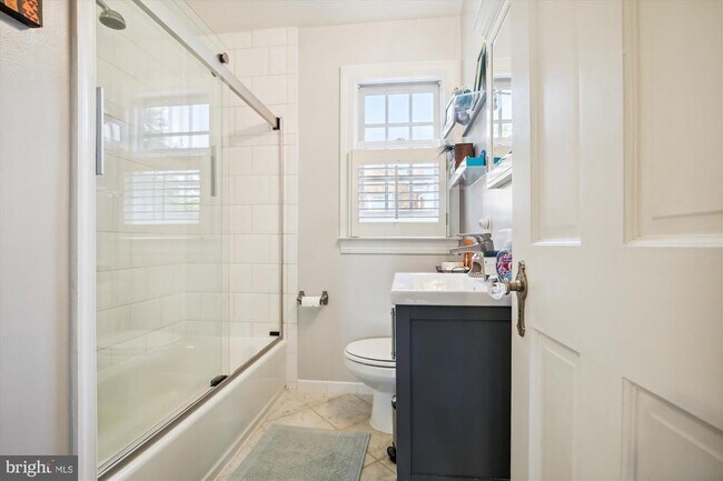 Building Photo - 821 Church St