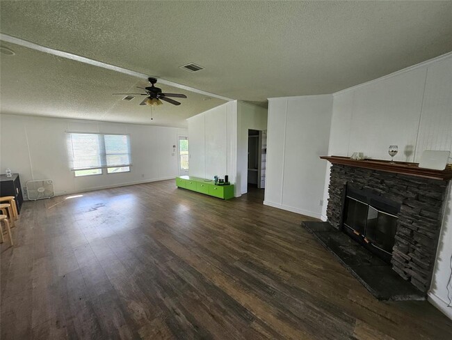 Building Photo - 2218 Hintz Rd