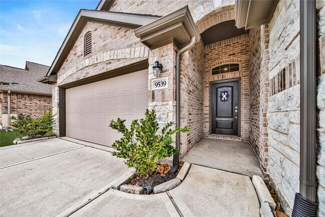 Building Photo - 9539 Summer River Dr