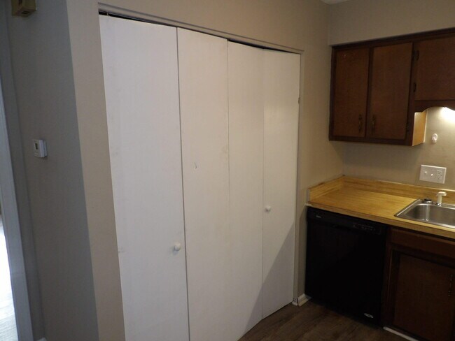 Building Photo - 176 Landings Dr