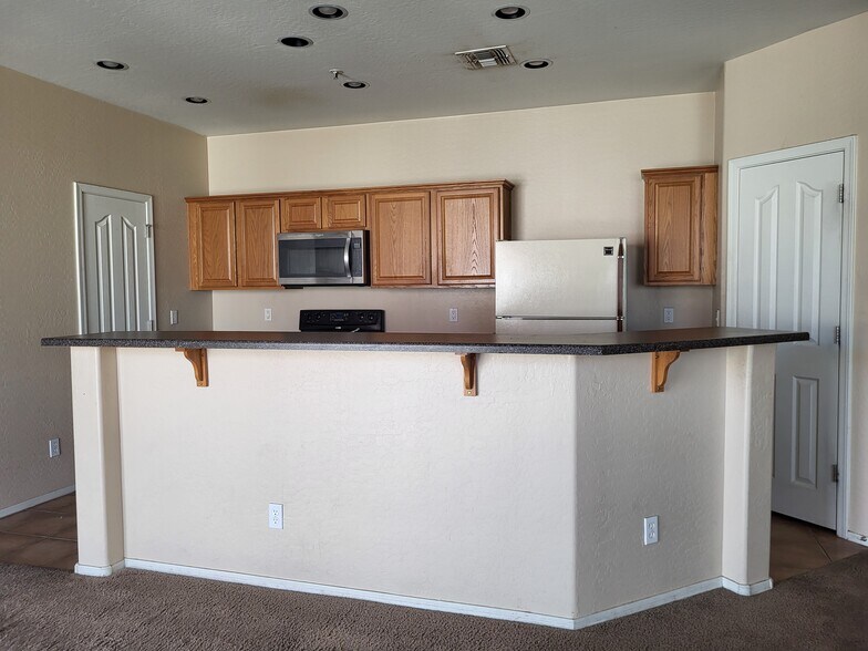 Building Photo - 2813 E Dunbar Dr