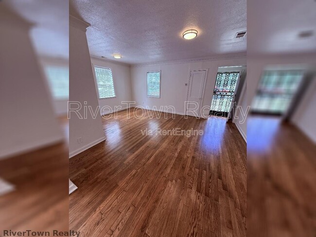 Building Photo - 2677 Larose Ave