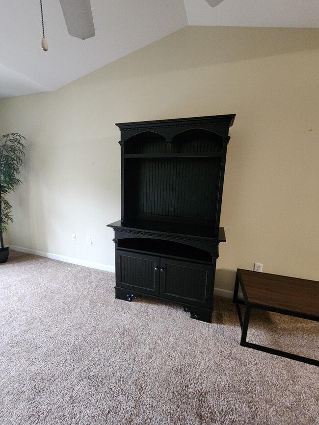 Building Photo - 7104 W Friendly Ave