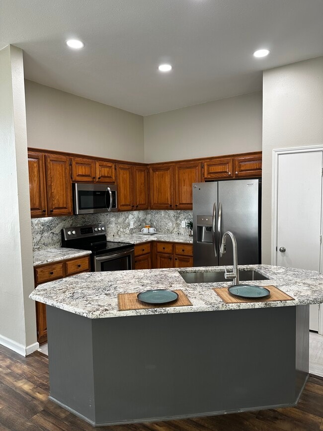 Building Photo - 2914 Shenandoah Dr