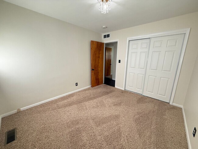 Building Photo - 3405 Elkton Dr