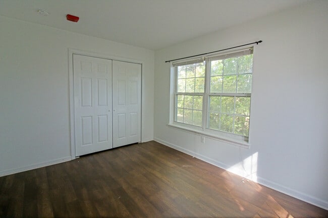 Building Photo - 285 Hildred Dr