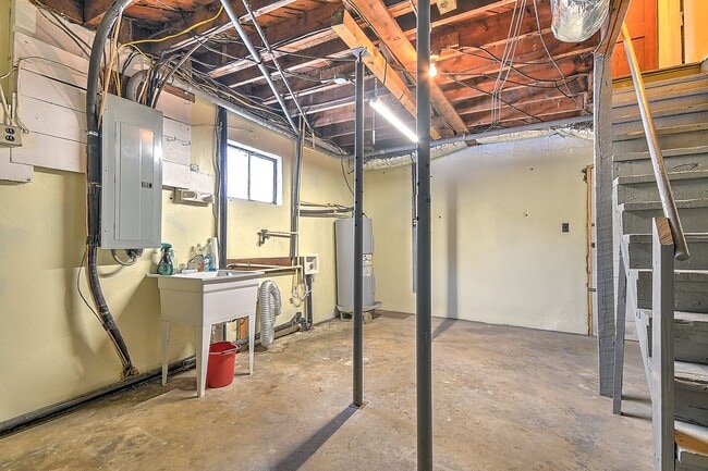 Building Photo - 3 Bedroom 1 Bath in Johnson City TN