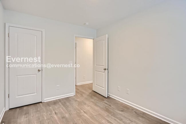 Building Photo - 305 Raines Ct